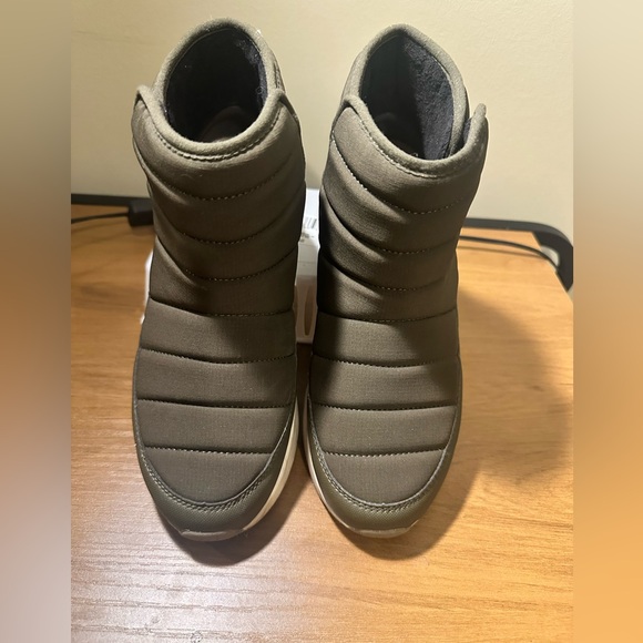 Dr. Scholl's Shoes - Dr Scholl's Women's Slip-on Booties Olive Green Snow Boots 8.5M